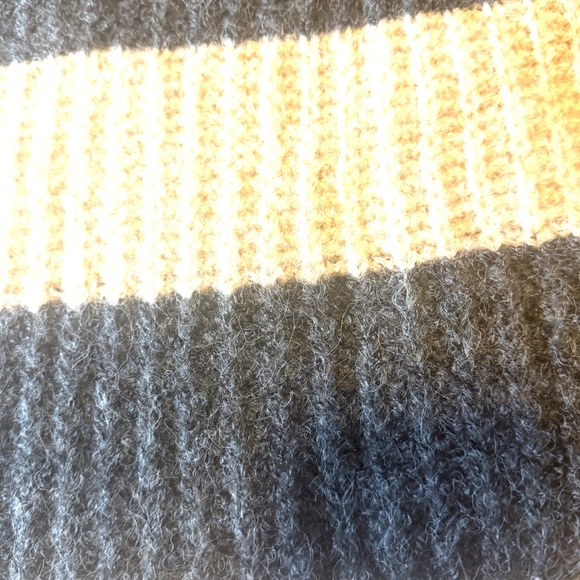 H&M oversized gray and off white stripe soft chunky sweater NWT - Picture 3 of 8